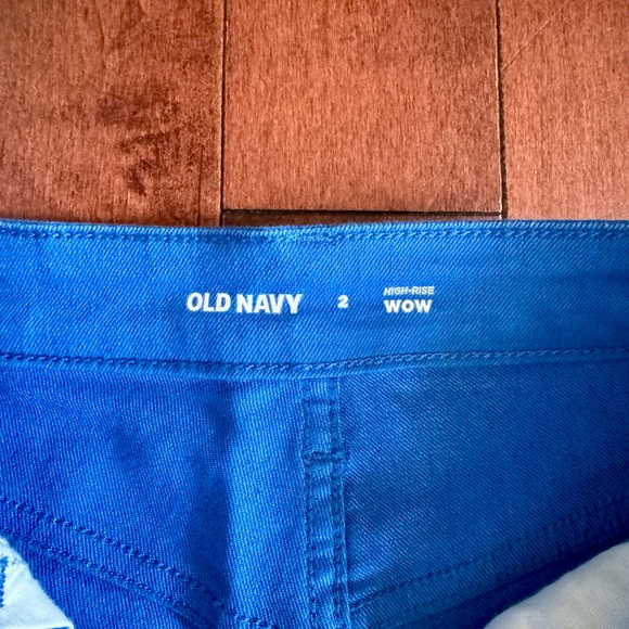 NWOT. Old Navy Women's Vibrant Blue Shorts - Picture 2 of 3
